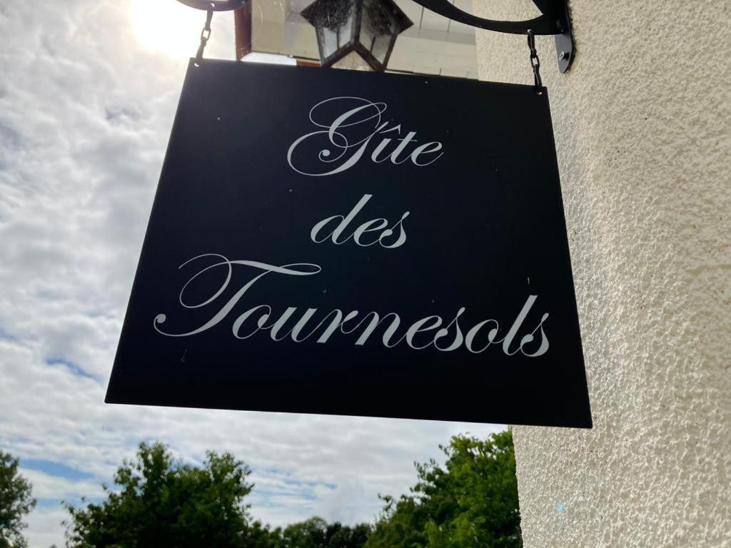 Gite Des Tournesols Oradour-Fanais Екстер'єр фото