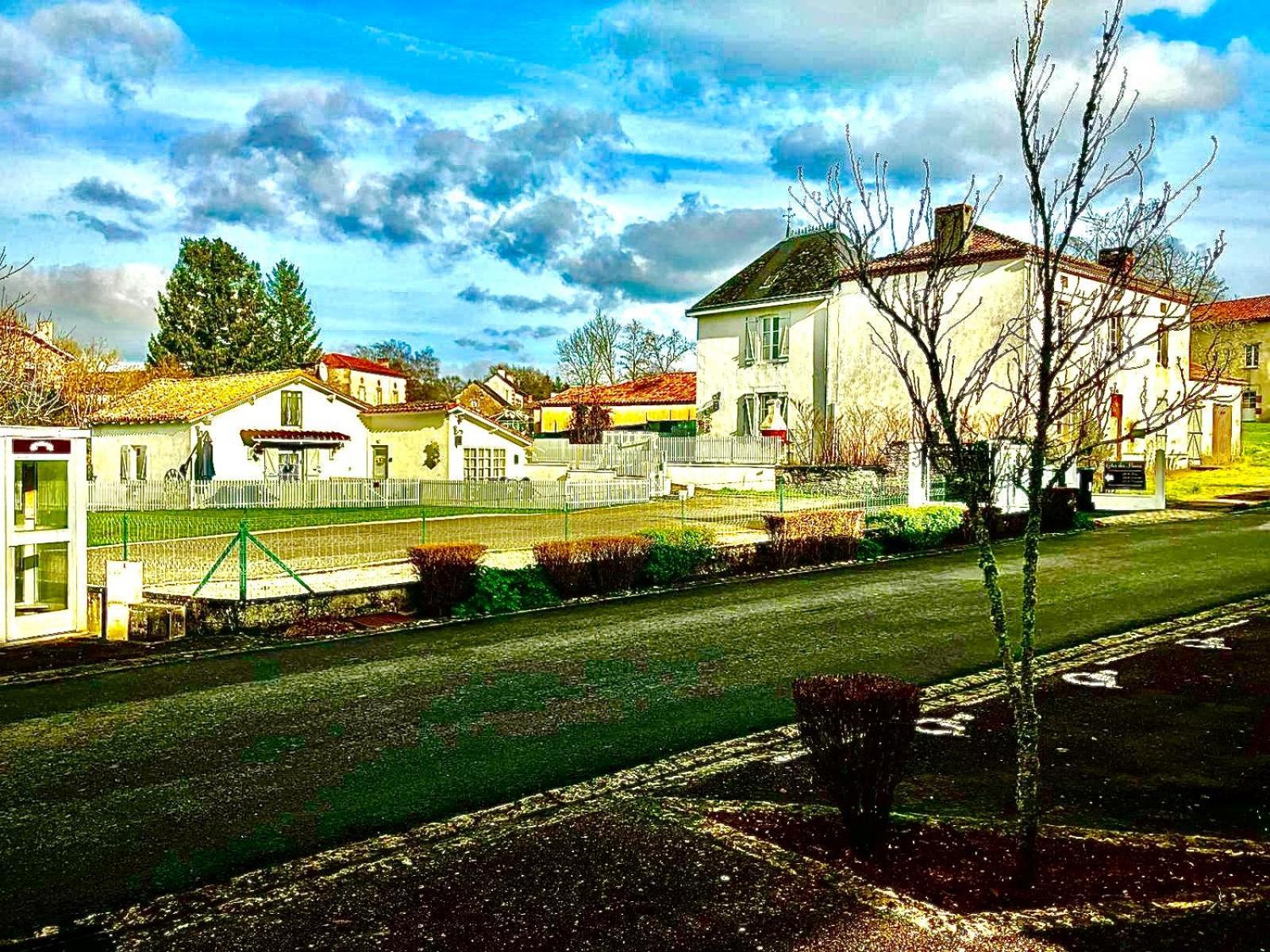 Gite Des Tournesols Oradour-Fanais Екстер'єр фото